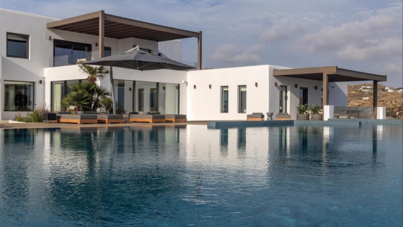 BlueVillas: Recognized by the World Luxury Hotel Awards as Best Serviced Villas in Greece